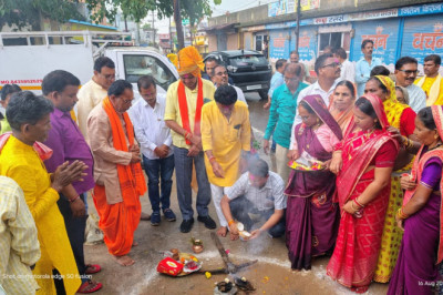 मोतीपुर वार्ड नं. 3 में सामुदायिक भवन एवं रोड निर्माण के लिए महापौर ने किया भूमिपूजन...