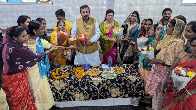 श्री श्री शिव शक्ति दक्षिण पंचमुखी हनुमान मंदिर परिसर के तालाब किनारे वृक्षारोपण किया सांसद विजय बघेल