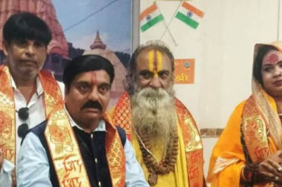 सनातन गुरूकूल आध्यात्मिक केन्द्र का दीप  प्रज्जवलित कर किया गया शुभांरम...