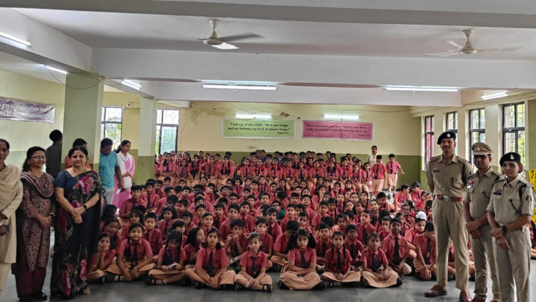 रक्षा टीम द्वारा नशे के विरुद्ध अभियान विश्वास के तहत जागरूकता प्रोग्राम हेतु सेंट जेवियर स्कूल बोरसी एवं मैत्री गार्डन भिलाई पहुंची...