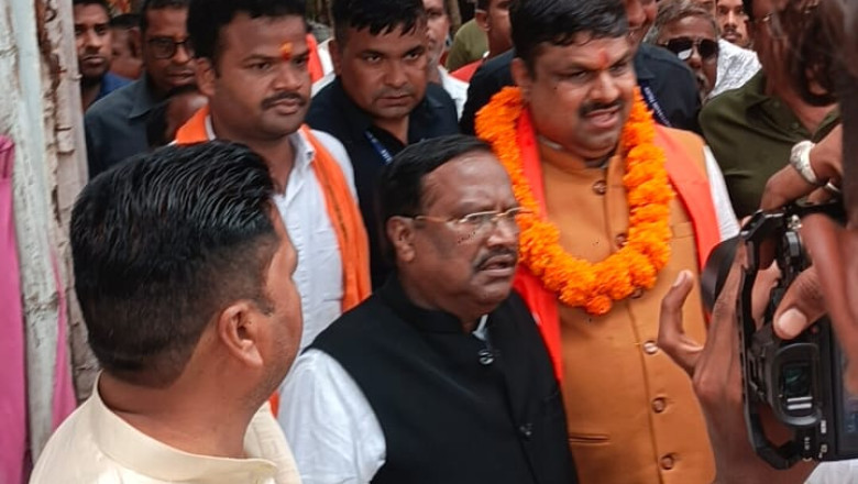 छत्तीसगढ़ शासन में कैबिनेट मंत्री बनाए गए गजेन्द्र यादव का ढोल नगाड़ों और आतिशबाजी कर भव्य स्वागत किया गया...
