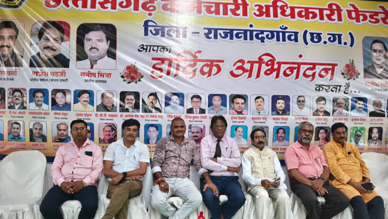 आज कर्मचारी अधिकारी फेडरेसन के बैनर तले संस्कारधानी  राजनांदगाव जिला मुख्यालय मे अपनी 11 सूत्रीय चरण बद्ध आंदोलन ....