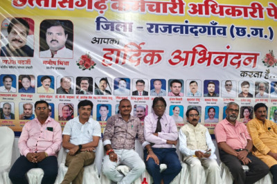 आज कर्मचारी अधिकारी फेडरेसन के बैनर तले संस्कारधानी  राजनांदगाव जिला मुख्यालय मे अपनी 11 सूत्रीय चरण बद्ध आंदोलन ....
