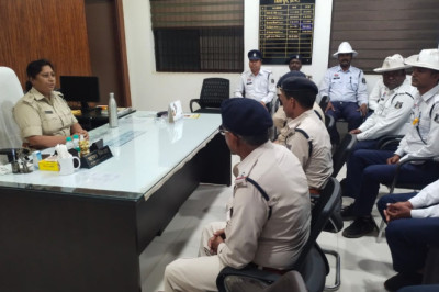 गणेश चतुर्थी महोत्सव हेतु यातायात पुलिस की बैठक एवं दिशा-निर्देश...