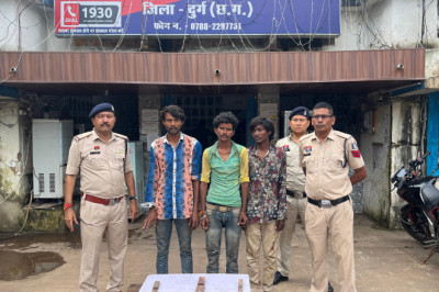 धारदार चाकु दिखाकर आमजन को डराने धमकाने के आरोपीगण गिरफ्तार....