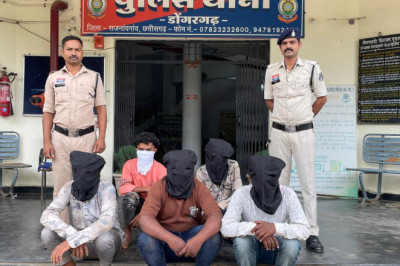 ग्राम मुरमुंदा दही-हाण्डी लूट कार्यक्रम दौरान शांति भंग करने 05 लोगों के विरूद्ध की गई प्रतिबंधात्मक कार्यवाही....
