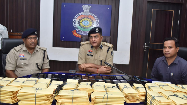 दुर्ग जिले के विषेष टीम द्वारा खोजा गया 303 नग गुम मोबाईल...लगभग 70 लाख रूपये का मोबाईल हुआ बरामद...