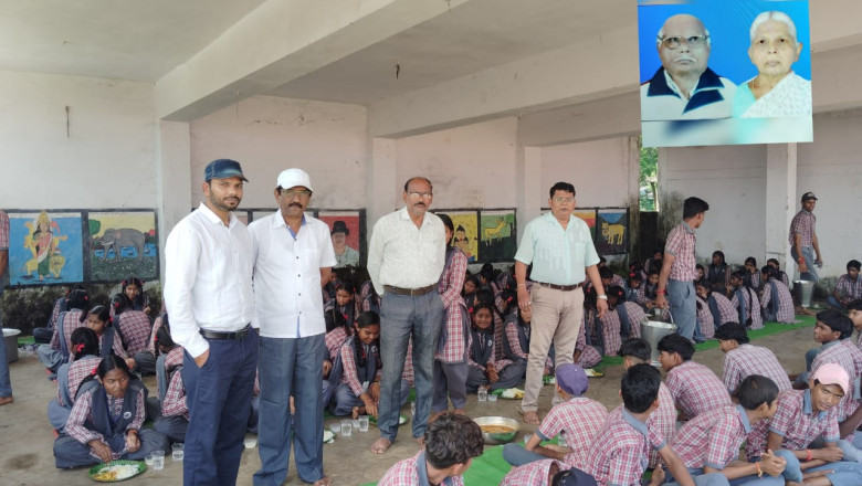 सामूहिक सहयोग से आयोजित हुआ शिक्षक छात्र मैत्री भोज....