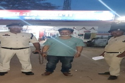 दुर्ग पुलिस की सख्त कार्रवाई : सट्टा खिलाने वाला आरोपी गिरफ्तार, नगदी व सट्टा-पट्टी बरामद...