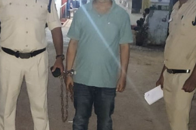 पोलसायपारा सलीम बिरयानी के पास दबिश देकर सट्टा खेलाने वाला 01 आरोपी को किया गिरफ्तार....