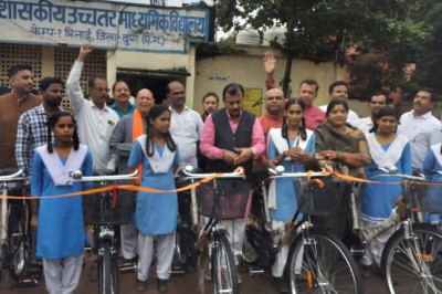 सांसद विजय बघेल ने की चाबी सौंपने की पहल, बोले- साइकिल से समय की बचत, पढ़ाई में बढ़ेगी रुचि विजय बघेल ने की चाबी सौंपने की पहल, बोले- साइकिल से समय की बचत, पढ़ाई में बढ़ेगी रुचि....