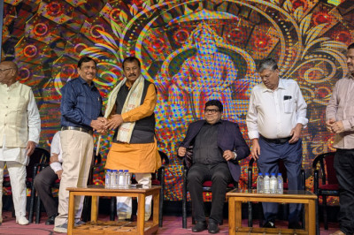 अग्रसेन जयंती महोत्सव का भव्य आयोजन अग्रवाल सेवा समिति,अग्रसेन युवा मंच, अग्रवाल महिला समिति खुर्सीपार द्वारा पर्व बनाया गया सांसद विजय बघेल।