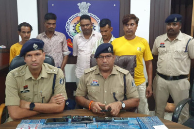 आरोपियों से लगभग 10 हज़ार नग प्रतिबंधित नशीली कैप्सूल की गई जप्त...