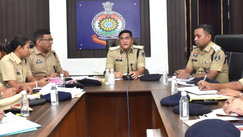 पुलिस नियंत्रण कक्ष भिलाई में आहूत की गई समीक्षा बैठक...