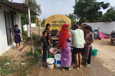 टिकरपारा में 15 दिन से पानी के लिए हाहाकार — नगर पालिका की लापरवाही उजागर  .....