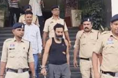 रायपुर का मोस्टवांटेड वीरेंद्र तोमर ग्वालियर के आलीशान फ्लैट से ऐसे धरा गया - “सब मिलकर मार डालो!”