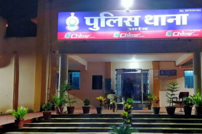 युवती से रेप...रिटायर्ड फूड-अफसर के घर पुलिस की दबिश,गायब