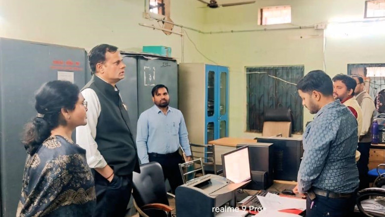 संभागायुक्त श्री सत्यनारायण राठौर ने गुरूर में राजस्व कार्यालयों का किया आकस्मिक निरीक्षण