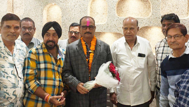 बैगा ग्रुप ने शिक्षक गणेश प्रसाद शर्मा को किया सम्मानित...