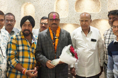 बैगा ग्रुप ने शिक्षक गणेश प्रसाद शर्मा को किया सम्मानित...