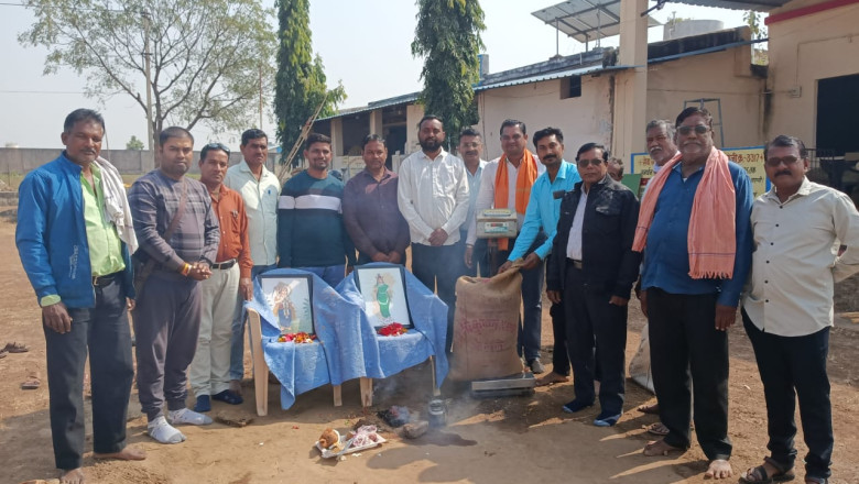 मचांदुर समिति में विधिवत पूजा- अर्चना के बाद धान खरीदी की शुरुआत हुई....