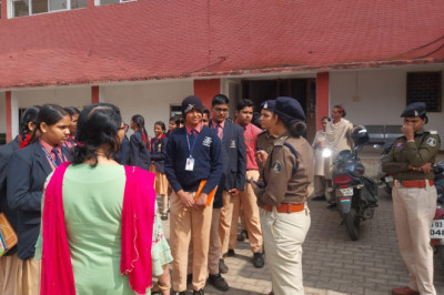 बाल सुरक्षा सप्ताह के अंतर्गत प्रतियोगिता में स्थान प्राप्त करने वाले छात्र-छात्राओं को वरिष्ठ पुलिस अधीक्षक दुर्ग द्वारा प्रशस्ति पत्र देकर  किया गया  सम्मानित...