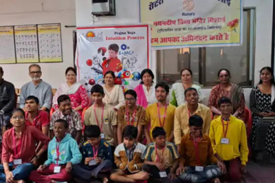 दुर्ग में आर्ट ऑफ लिविंग के कार्यक्रम; तीन दिन में रंग पहचानने लगे बच्चे