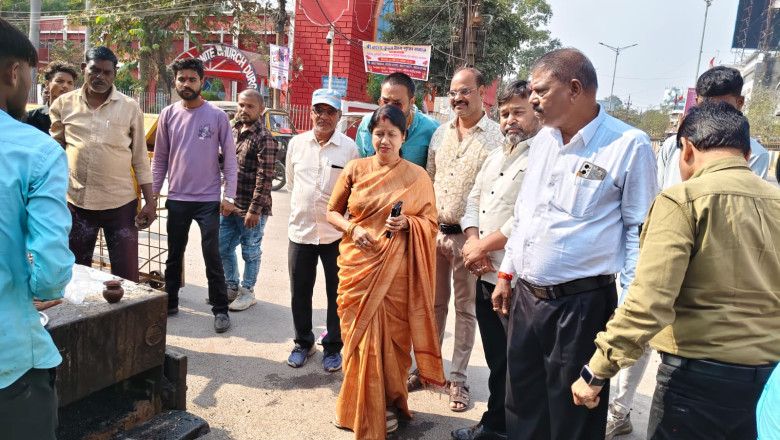 महापौर अलका बाघमार ने चार्ज रोड डामरीकरण कार्य का किया निरीक्षण...