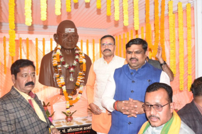 स्कूल शिक्षा मंत्री यादव ने स्वतंत्रता संग्राम सेनानी स्व. पं. सीताराम शर्मा की प्रतिमा का किया अनावरण...