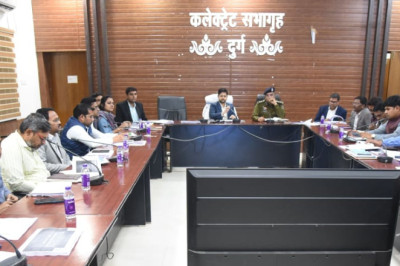 यातायात नियमों का पालन कराने सहित सड़क दुर्घटना रोकने प्रभावी कार्यवाही करें -कलेक्टर...