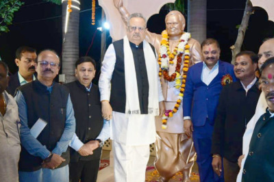 विधानसभा अध्यक्ष डॉ. रमन सिंह ने अटल परिसर राजनांदगांव में भारत रत्न अटल बिहारी वाजपेयी की जयंती सुशासन दिवस कार्यक्रम में हुए शामिल...