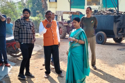 महापौर अलका बाघमार ने प्रभारी देवनारायण चंद्राकर के साथ किया सड़क डामरीकरण कार्य का निरीक्षण...