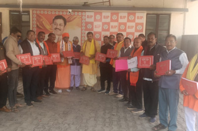 बलराम मिर्जा द्वारा लिखित प्रेरणादायी पुस्तक “अनमोल वचन” का गरिमामय विमोचन संपन्न हुआ...