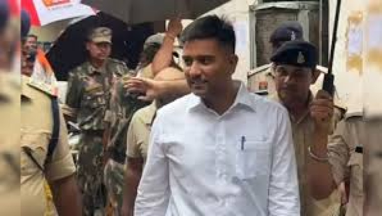 चैतन्य बघेल रायपुर सेंट्रल जेल से निकले बाहर...