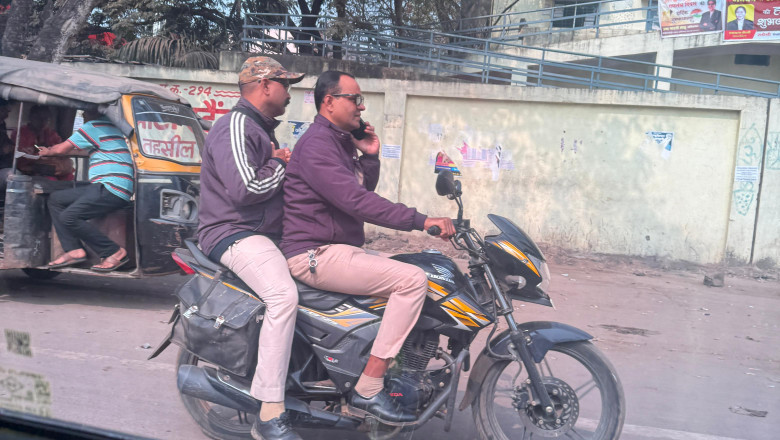 वरिष्ठ पुलिस अधीक्षक जिला दुर्ग के निर्देशों के उपरांत भी बिना हेलमेट धारण किये दोपहिया वाहन चलाने पर पुलिस अधिकारी/कर्मचारियों का चालान कटा....