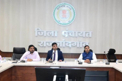 कलेक्टर ने धान खरीदी के दृष्टिगत ग्रामीण कृषि विस्तार अधिकारियों, पटवारियों, समिति प्रबंधक एवं डाटा एण्ट्री ऑपरेटरों की बैठक ली...