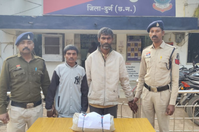 मादक पदार्थ गांजा तस्करी करते 02 आरोपी गिरफ्तार ▪️ तिरंगा चौक, छावनी के पास गांजा बिक्री करते पकड़े गए आरोपी ▪️ 01 किलो 530 ग्राम गांजा जप्त ▪️ नशे के विरुद्ध दुर्ग पुलिस की प्रभावी कार्यवाही