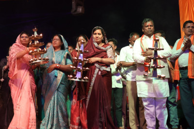 कुंभ कल्प मेला में प्रतिदिन हो रही महानदी की महाआरती, श्रद्धा और भक्ति का अद्भुत संगम’