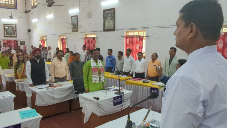 13 विषयो पर आहुत नगर निगम की सामान्य सभा में 11 विषय सर्वसम्मति से एवं 2 विषय बहुमत के आधार पर पारित