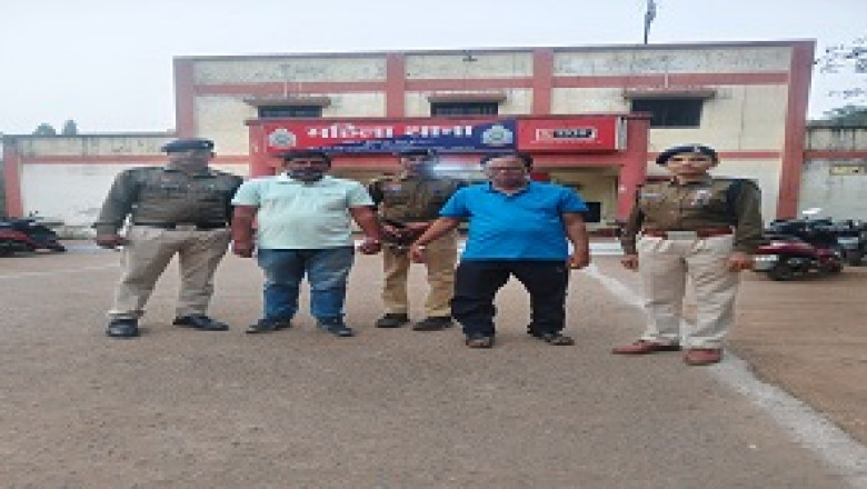 पुलिस की सतत दबिश एवं दबाव के फलस्वरूप फरार आरोपियों द्वारा न्यायालय में समर्पण...
