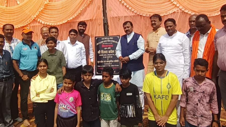 यूथ खेल एवं सांस्कृतिक समिति, सेक्टर 9 हॉस्पिटल मैदान में विजय बघेल l जी, सांसद लोकसभा क्षेत्र दुर्ग के सौजन्य से महिला चेंजिंग रूम निर्माण हेतु ₹5 लाख की राशि सांसद निधि से प्रदान की गई...
