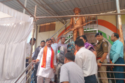 शहीद संदीप यदु के शहादत दिवस पर महापौर सहित जन प्रतिनिधियो ने  उनकी प्रतिमा में माल्यार्पण कर दी श्रद्धांजली...