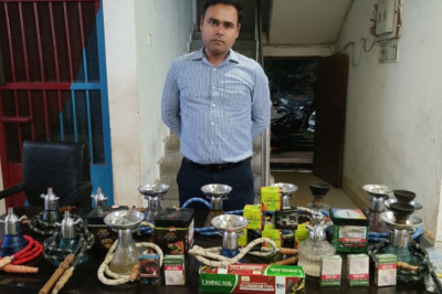 होटल में चल रहा था अवैध हुक्का बार, पुलिस ने मारी रेड, भारी मात्रा में फ्लेवरयुक्त तंबाकू और हुक्का-चिलम बरामद, मैनेजर गिरफ्तार