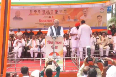 रायपुर में कांग्रेस का जोरदार प्रदर्शन: भूपेश बघेल का हमला—56 इंच की सरकार में सिलेंडर-खाद तक नहीं मिल रहा