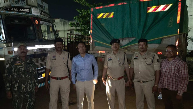 अवैध खनन पर बड़ी कार्रवाई, 11 हाइवा और 2 जेसीबी सहित उपकरण जब्त