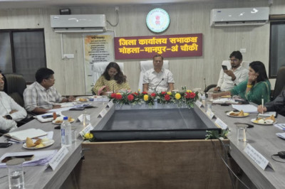 योजनाओं के प्रभावी क्रियान्वयन कर पात्र हितग्राहियों को करें लाभान्वित-संभाग आयुक्त राठौर....