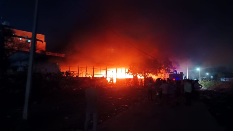 एसएलआरएम केंद्र में भीषण आग: सूचना के बाद भी फायर ब्रिगेड की सुस्ती पर उठे सवाल