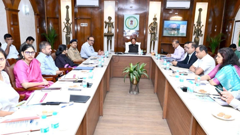 मुख्यमंत्री श्री विष्णु देव साय ने वीडियो कॉन्फ्रेंसिंग से अधिकारियों की बैठक लेकर जमाखोरी और कालाबाजारी पर सख्ती से कार्रवाई करने के दिए निर्देश