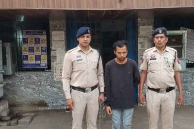 धारदार हथियार लहराकर लोगों में भय फैलाने वाला आरोपी गिरफ्तार....