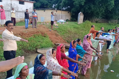 साल्हेभट्टी शिविर: जल संरक्षण, आवास और रोजगार प्रशिक्षण पर कलेक्टर के निर्देश